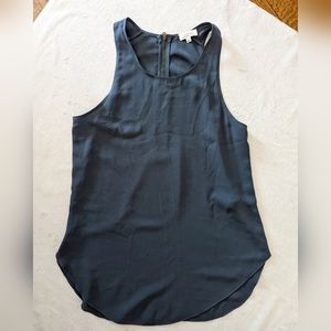 Aritzia Wilfred Sèvres Blouse in Blue (Model is wearing the purple color)